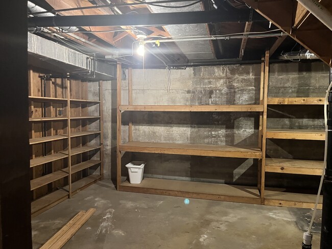 Building Photo - 112 Chicago Rd