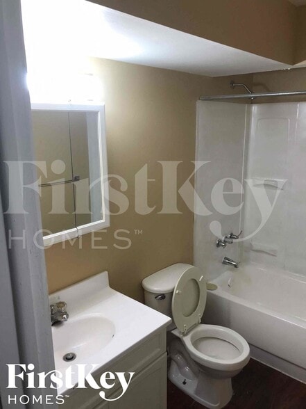 Building Photo - 10019 Catalina Dr