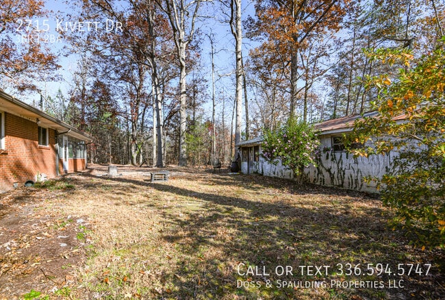 Building Photo - 2715 Kivett Dr