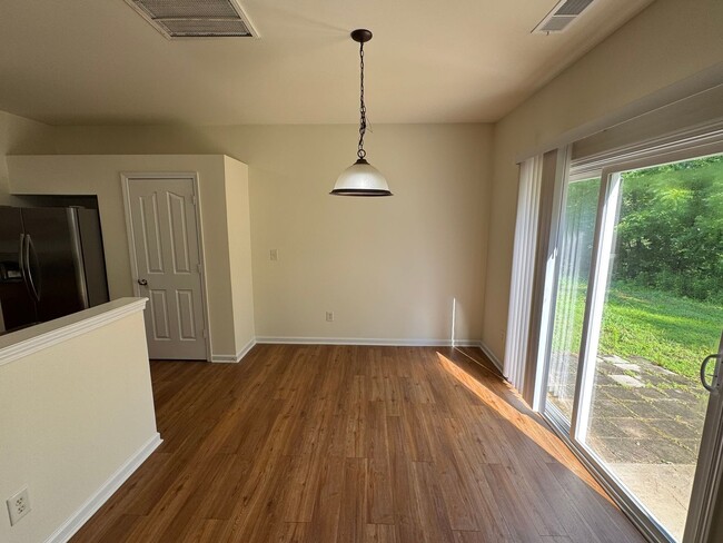 Building Photo - 6644 Sequoia Hills Dr