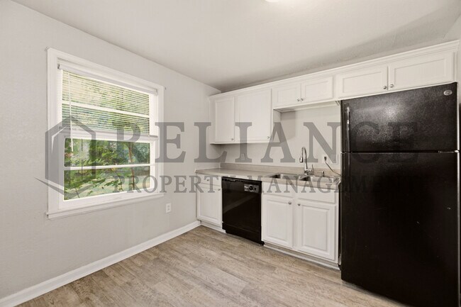 Building Photo - 1126 Silverdale Ct