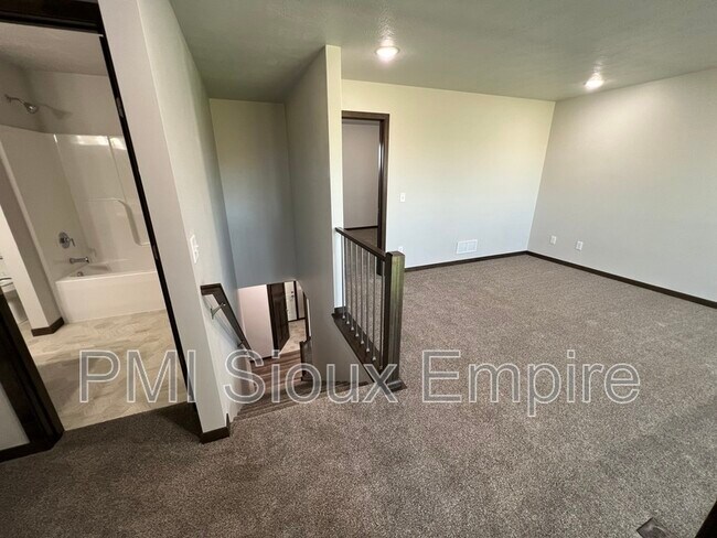 Building Photo - 6171 S Alki Pl