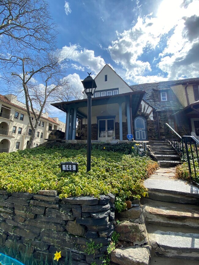 Building Photo - 148 Stoneway Ln