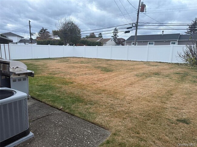 Building Photo - 16 Eileen Ave