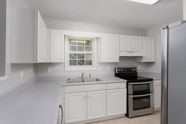 Building Photo - 808 Spy Glass Ct