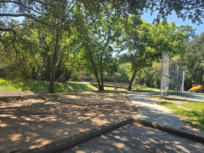 Building Photo - 600 Hilliard St