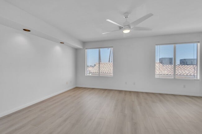 Building Photo - Beautiful Home in West with 4 bedrooms/3 b...