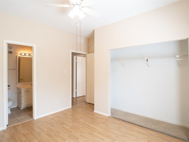 Building Photo - 6500 Harbor Town Dr