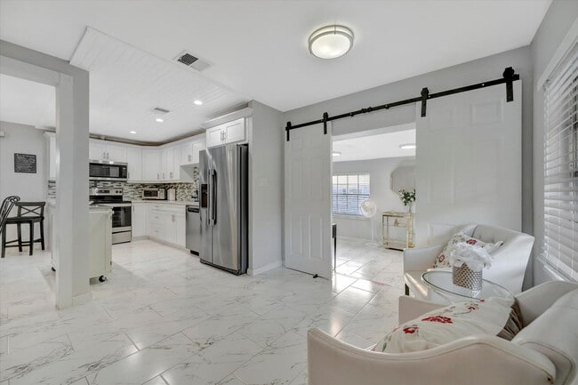 Building Photo - 4213 E Yukon St