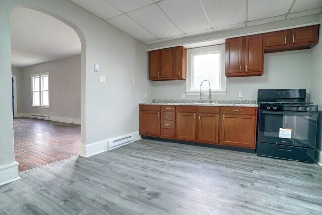 Building Photo - 501 N Eddy St