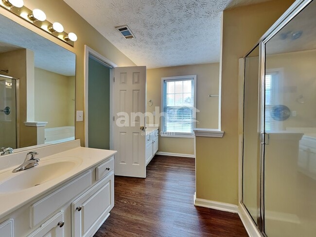 Building Photo - 1305 Carlysle Park Dr