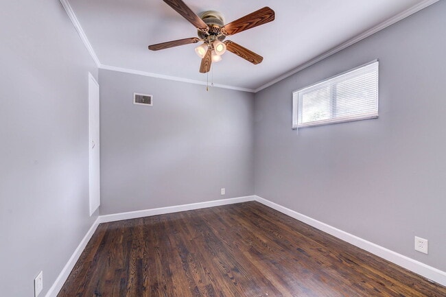 Building Photo - 212 Lakeside Dr