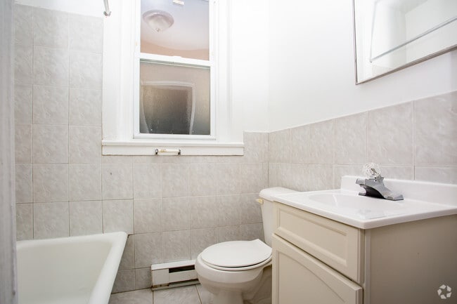 Bathroom - King's Manor Apartments