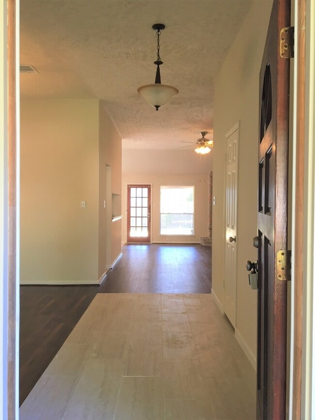 Building Photo - 3318 Kempwood Dr