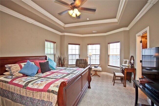 Building Photo - 1051 Hunters Pointe