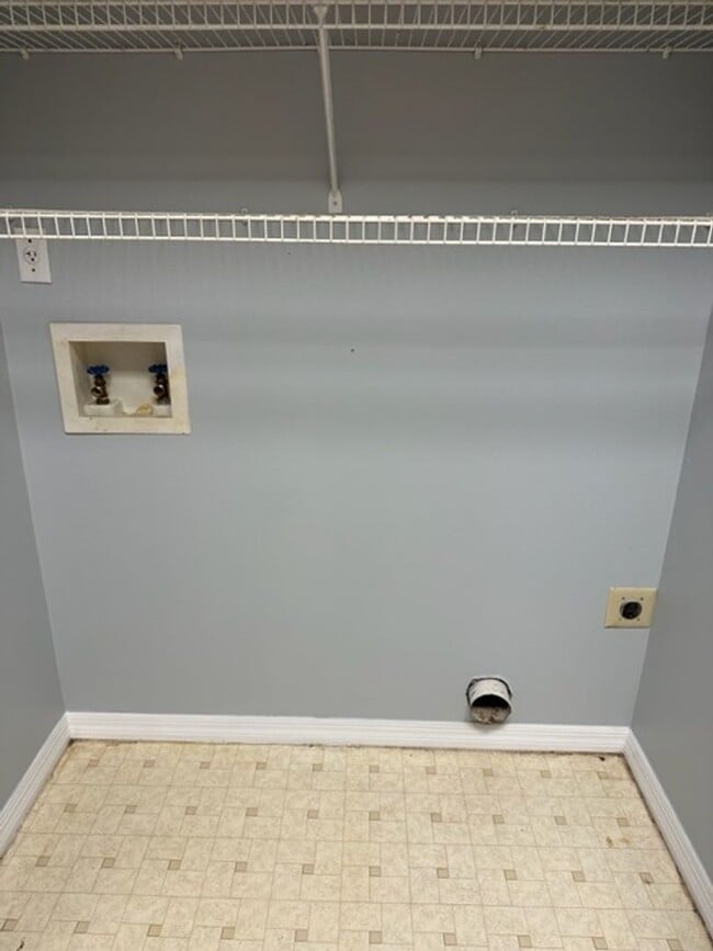 Building Photo - Coming soon ... 2 Bed 2 Bath 1/2 Duplex in...