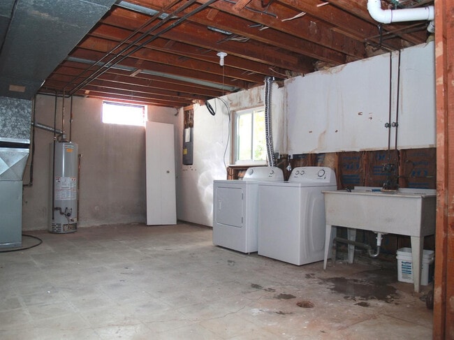 Building Photo - 2339 Pontiac Trail