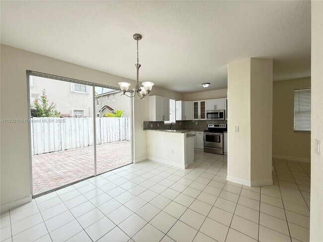 Building Photo - 15131 SW 23rd Ln