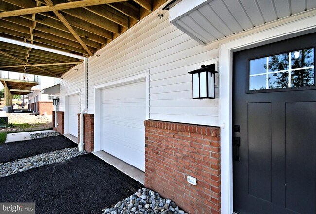 Building Photo - 200 Souders Wy