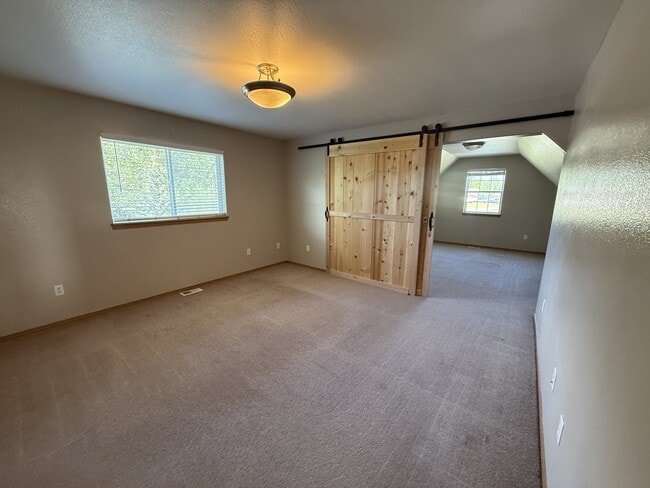 Building Photo - 335 N Roy Cir