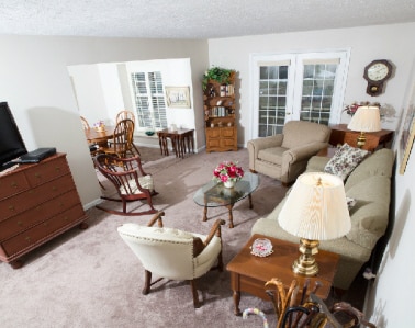 Loving Room - Woodcreek Apartments