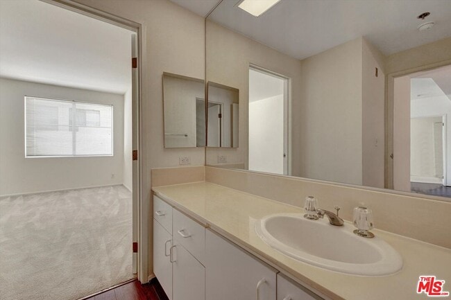 Building Photo - 10600 Wilshire Blvd