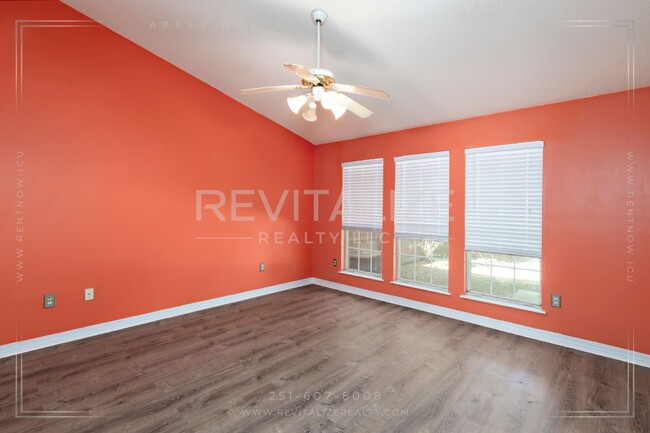 Building Photo - **Application Pending** Beautiful 3 Bed/2 ...