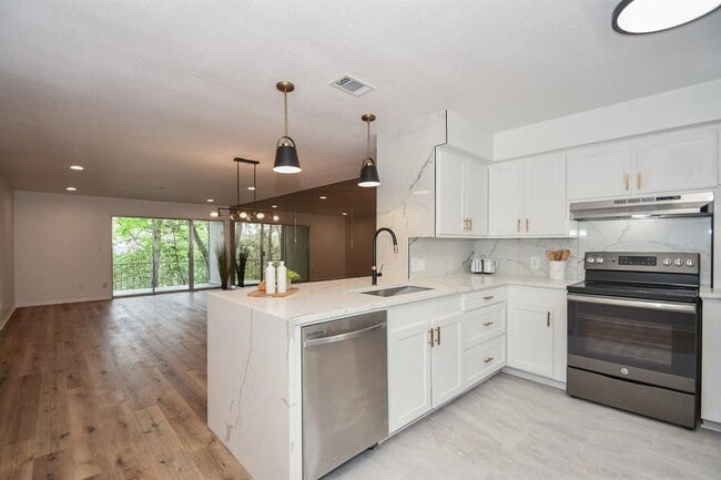 Building Photo - 6529 Bayou Glen Rd