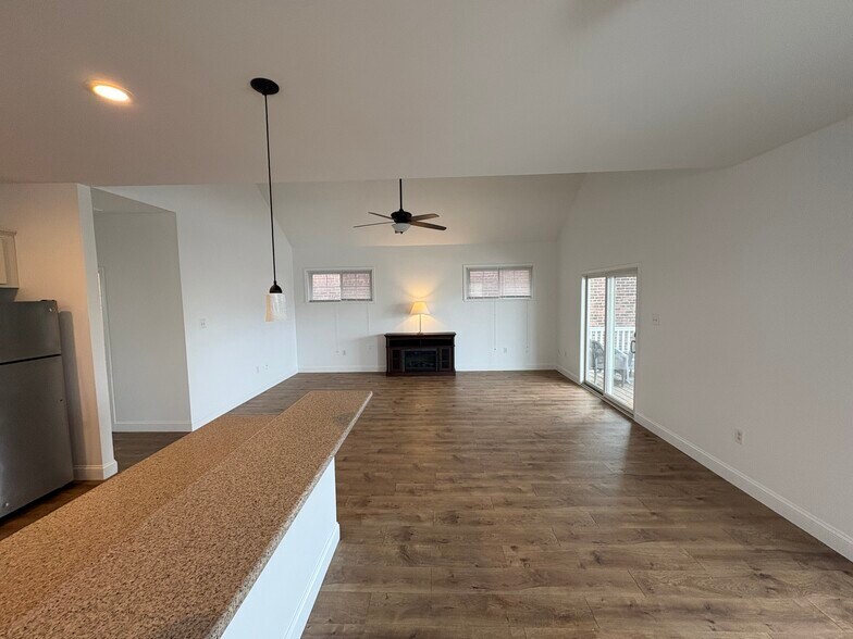 Building Photo - 4524 Edgemont St