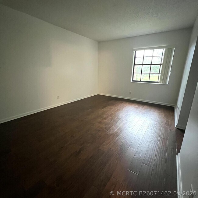 Building Photo - 4205 Oak Terrace Dr