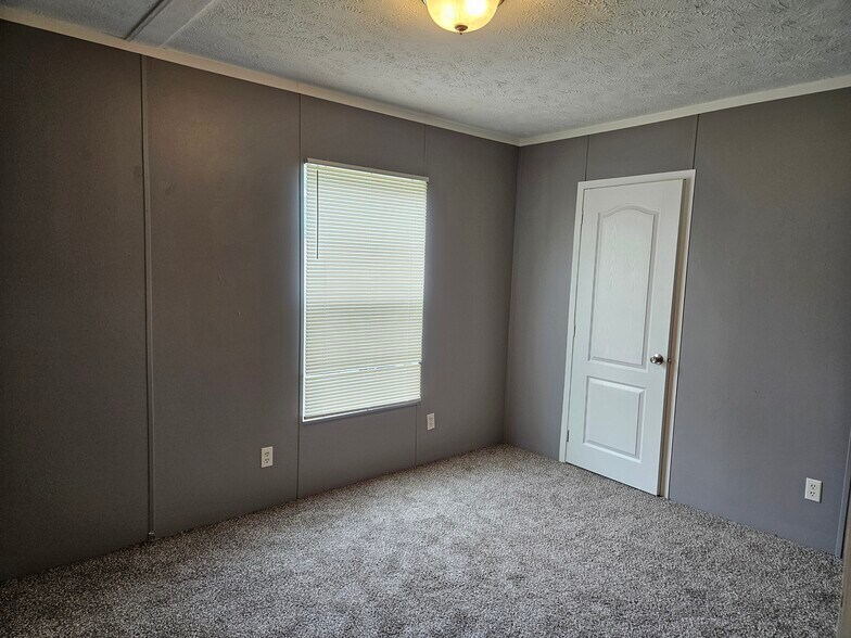 Building Photo - 94 Lynnwood Cir
