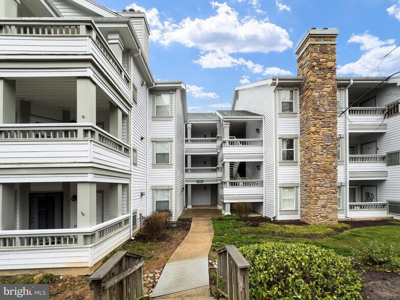 Building Photo - 4405 Sedgehurst Dr