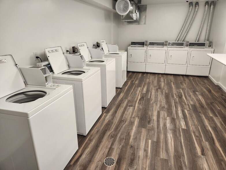 Building Photo - 1032 E 400 S
