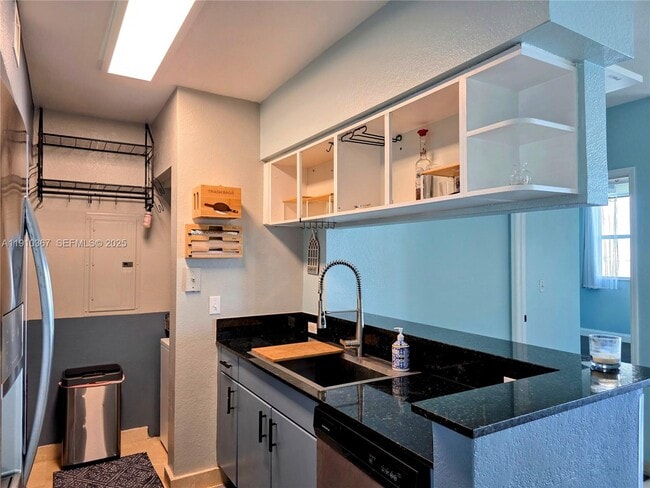 Building Photo - 1625 Kennedy Cswy