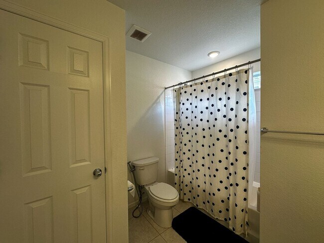 Building Photo - NEARLY NEW 3-bed Paired Home in Senderos Creek community!