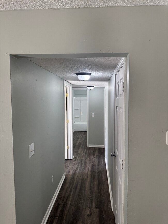 Building Photo - 1664 Lipscomb Rd E