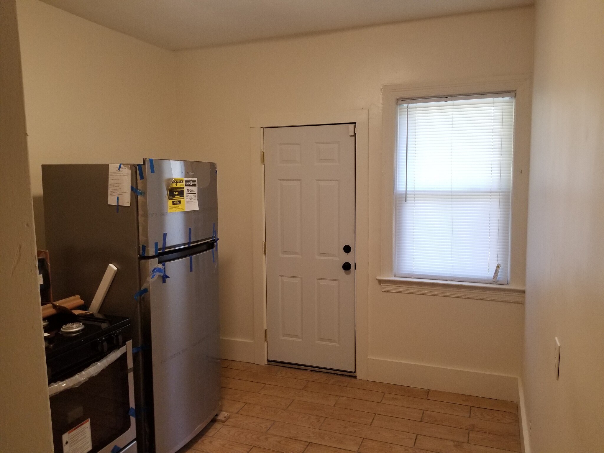 Building Photo - 865 Pingree St