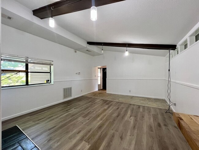 Building Photo - ADORABLE CONTEMPORARY 2 BEDROOM IN THE HEART OF WEST HILLS!!!