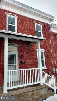 Building Photo - 231 N Walborn Ave