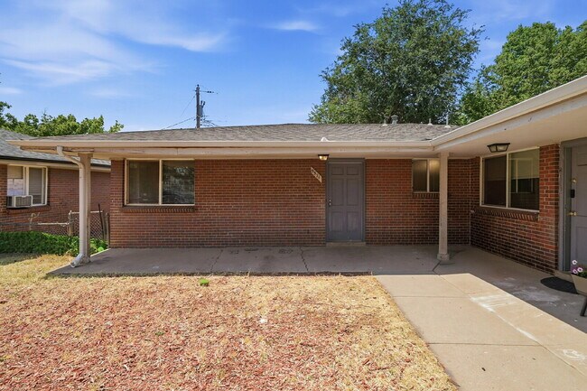 Building Photo - $2,240.95 with $300 Off the First Month's Rent, 5 Beds - 2 Bath, Triplex in Littleton with Shared...