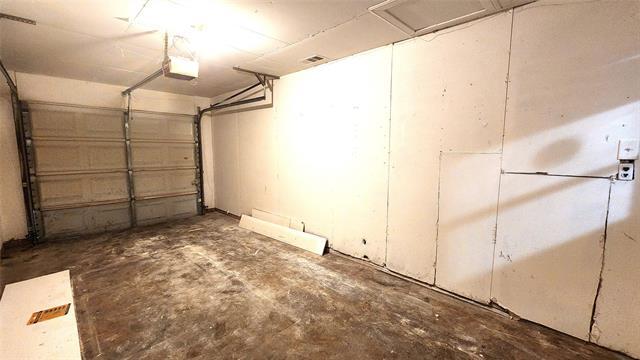 Building Photo - 520 Sweetbriar Dr