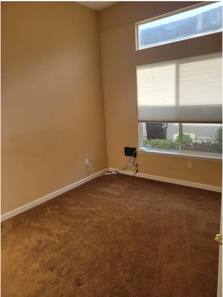Building Photo - 723 Deerfield Way