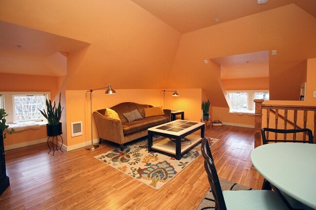 Building Photo - 4033 SE Hawthorne Blvd