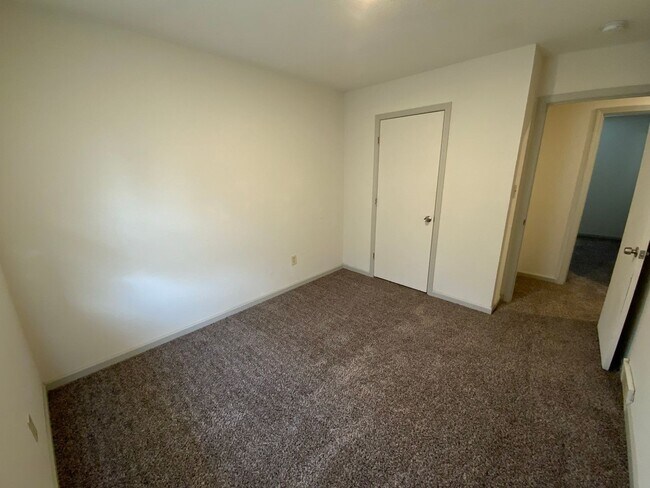 Building Photo - 1630 W Amos Dr