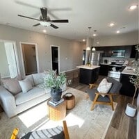 Building Photo - 638-640 Dara - 640