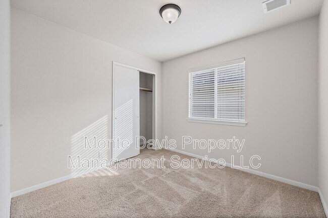 Building Photo - 336 Celery Loop