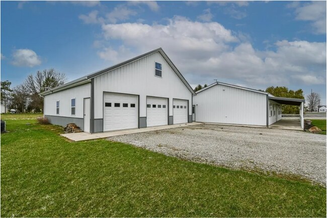 Building Photo - Single family home with BARN/SHOP - Flora, Indiana