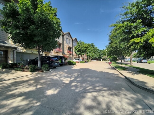 Building Photo - 1331 E 41st Pl