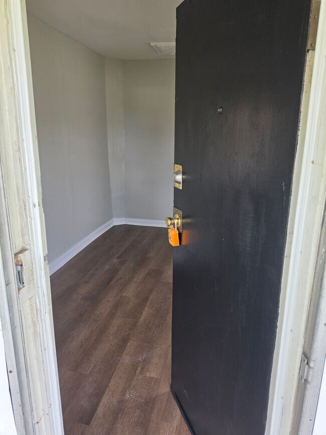 Building Photo - 2 Bedroom 1 Bath House in Southwest Roanoke