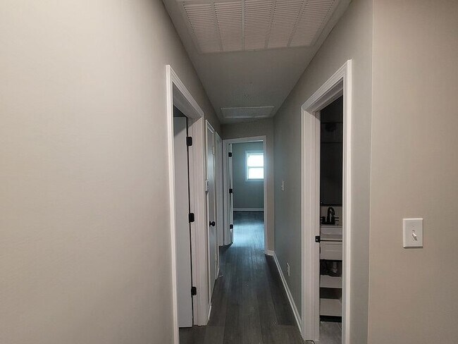 Building Photo - 3208 Shallowford Dr